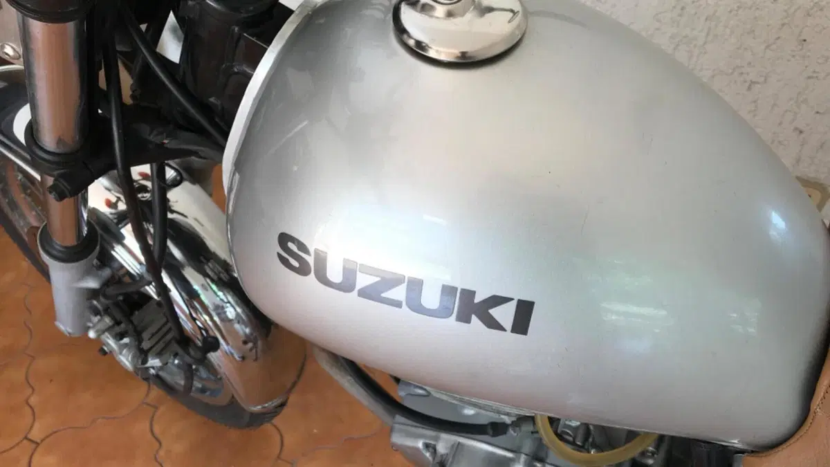 Suzuki TU 250 XX Super Classic (1996 - 00)  (4)