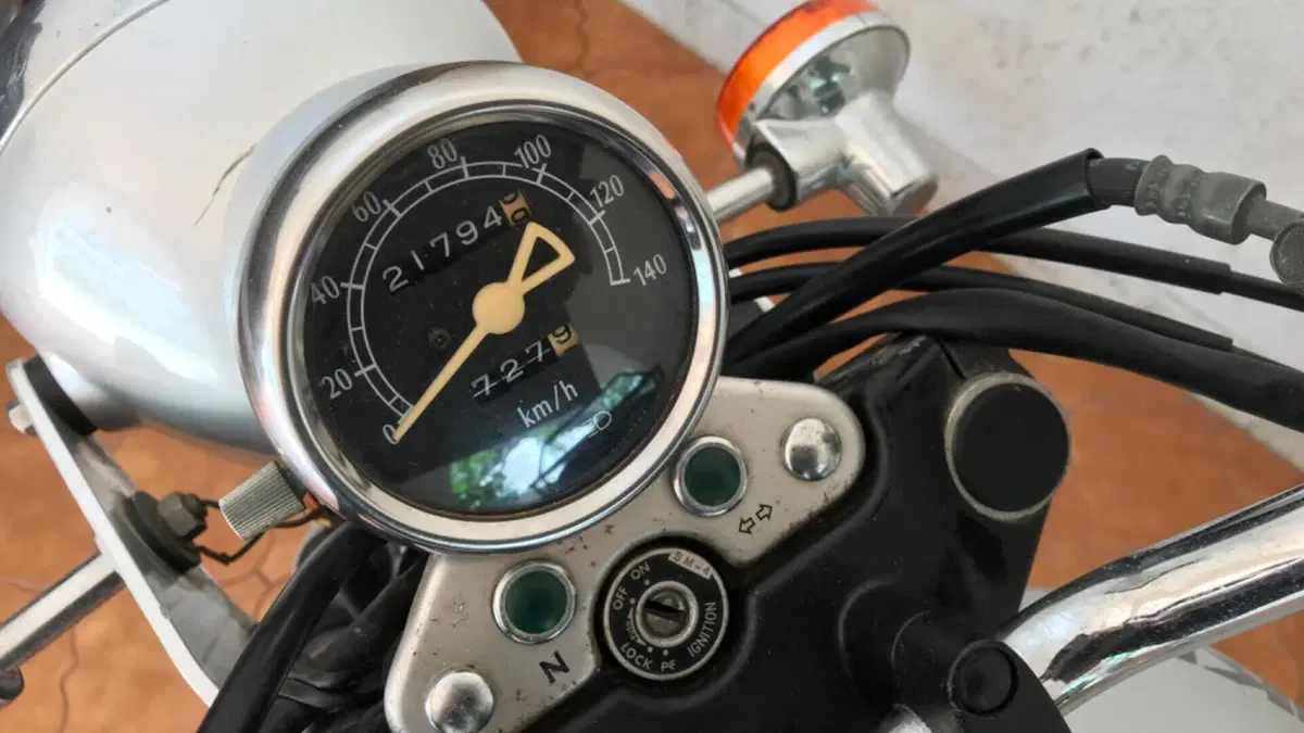 Suzuki TU 250 XX Super Classic (1996 - 00)  (5)