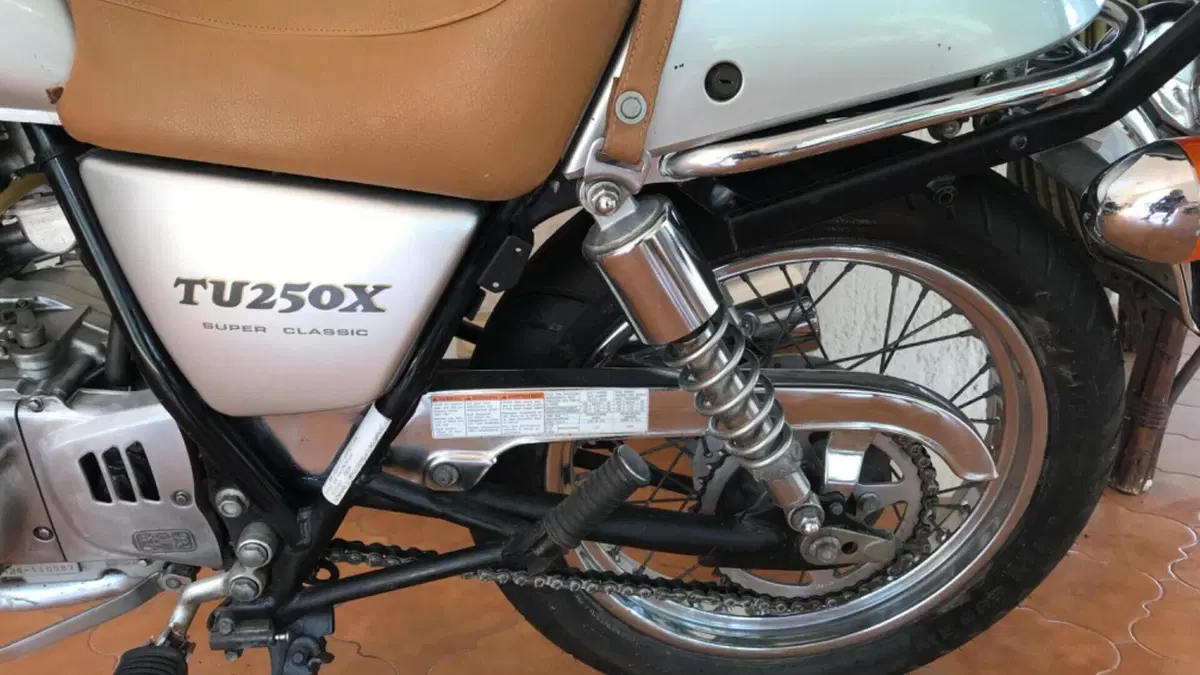 Suzuki TU 250 XX Super Classic (1996 - 00)  (7)