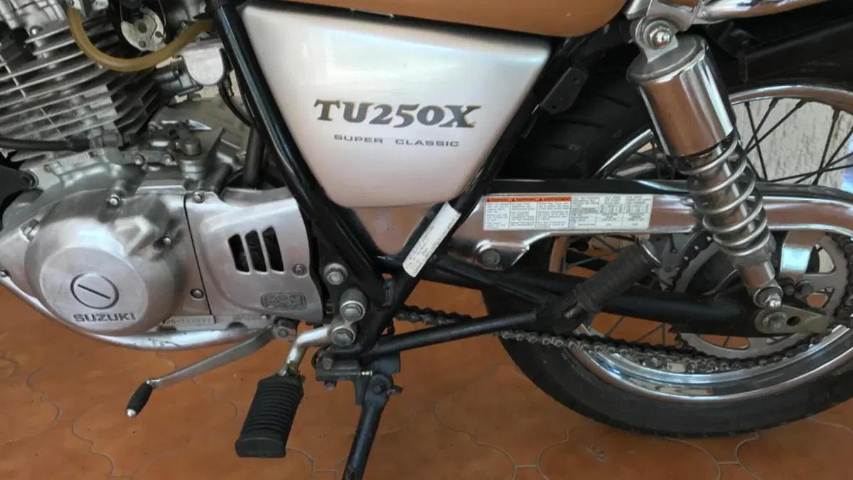 Suzuki TU 250 XX Super Classic (1996 - 00)  (14)