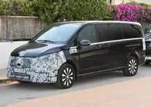 Mercedes EQV restyling, le foto spia 