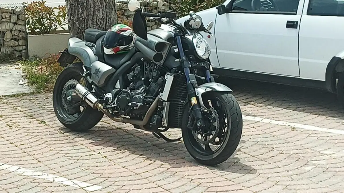 Yamaha VMAX (2008 - 17)  (2)