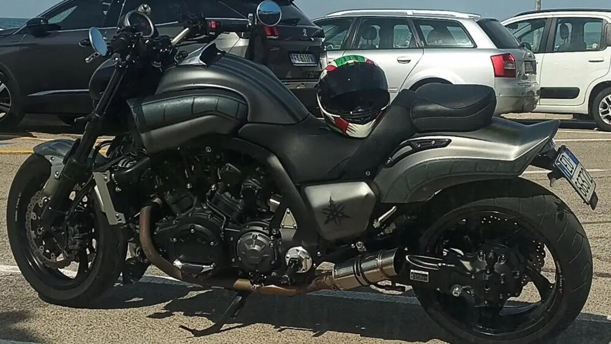 Yamaha VMAX (2008 - 17)  (3)