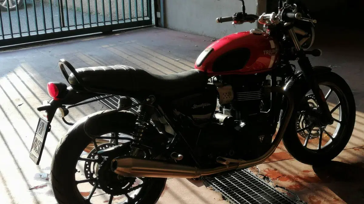Triumph Street Twin 900 (2017 - 18)  (3)