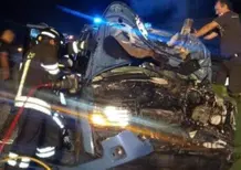 Mucca in tangenziale a Torino, agenti feriti su una Land Rover Discovery
