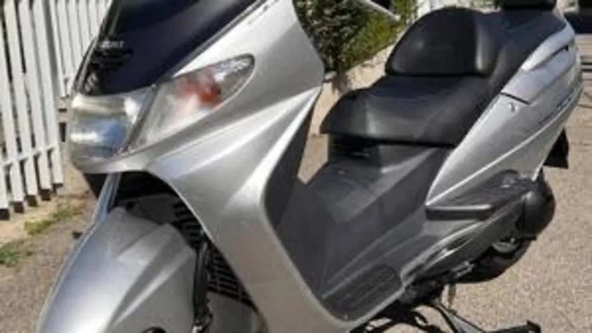 Suzuki Burgman AN 250 (1998 - 01)  (5)