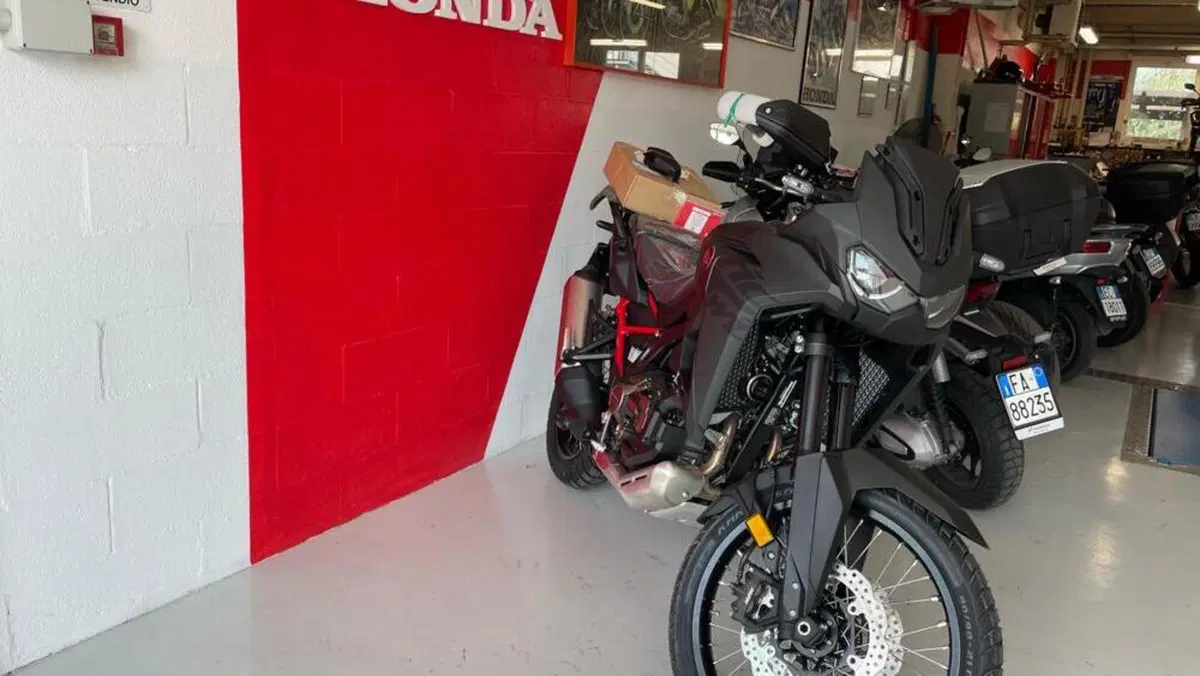 Honda Africa Twin CRF 1100L DCT (2022 - 23)  (2)