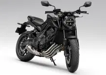 Si rinnova la Honda CB650R 2023, la sola media a 4 cilindri