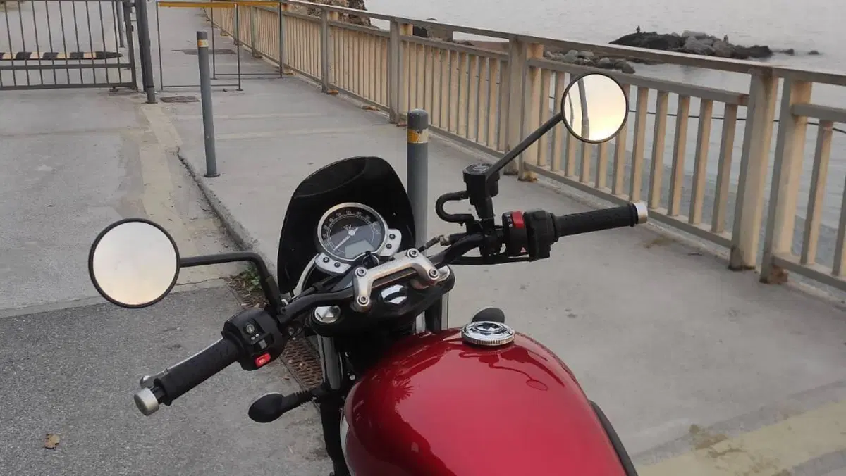 Triumph Street Twin 900 (2017 - 18)  (4)