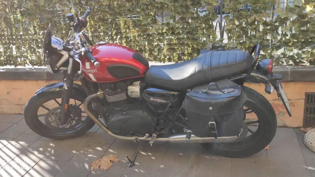 Triumph Street Twin 900 (2017 - 18)  (5)