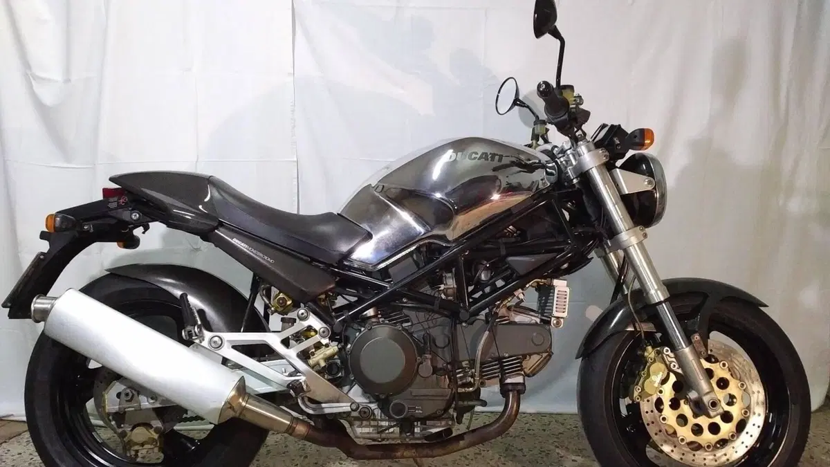 Ducati Monster 900 (1997 - 98) 