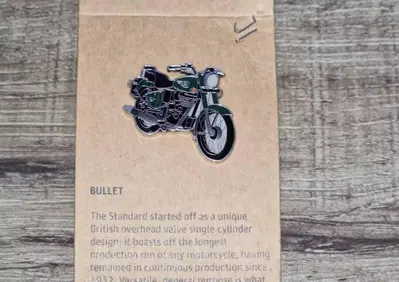 Spilla Bullet verde originale Royal Enfield - Annuncio 9127823