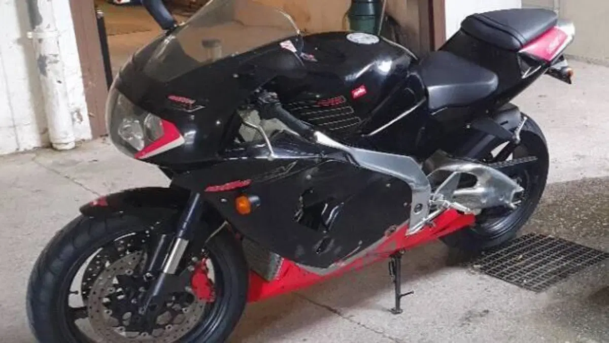 Aprilia RSV 1000 (2000 - 01)  (2)
