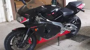 Aprilia RSV 1000 (2000 - 01)  (2)