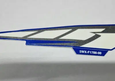 EMBLEMA SINISTRO PER CODONE YAMAHA TZR - 5WXF17880 - Annuncio 9137790