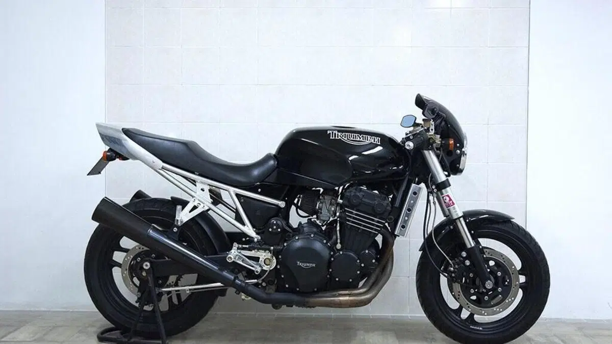 Triumph Trident 750  (2)