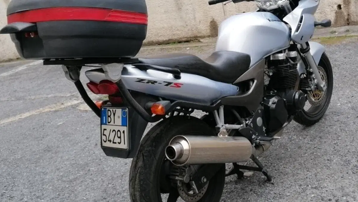 Kawasaki ZR-7 (2001 - 04)  (2)