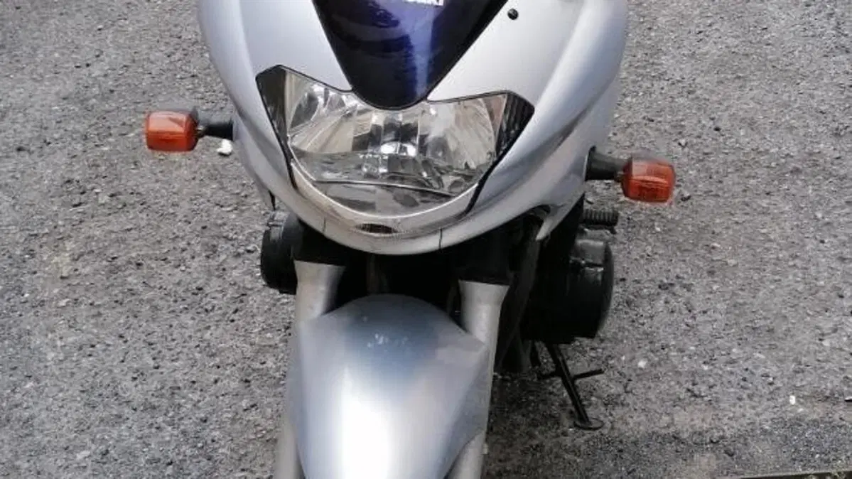 Kawasaki ZR-7 (2001 - 04)  (4)