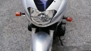 Kawasaki ZR-7 (2001 - 04)  (4)