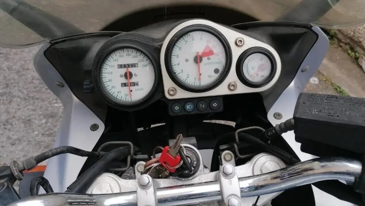 Kawasaki ZR-7 (2001 - 04)  (5)