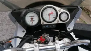Kawasaki ZR-7 (2001 - 04)  (5)