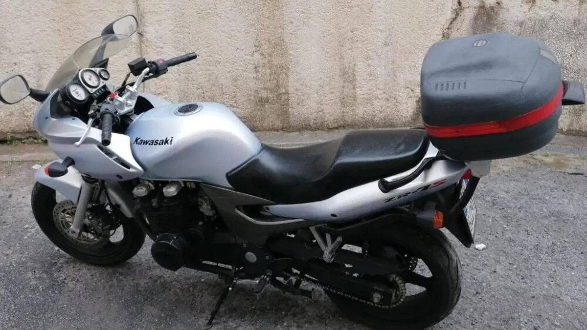 Kawasaki ZR-7 (2001 - 04)  (9)