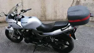 Kawasaki ZR-7 (2001 - 04)  (9)