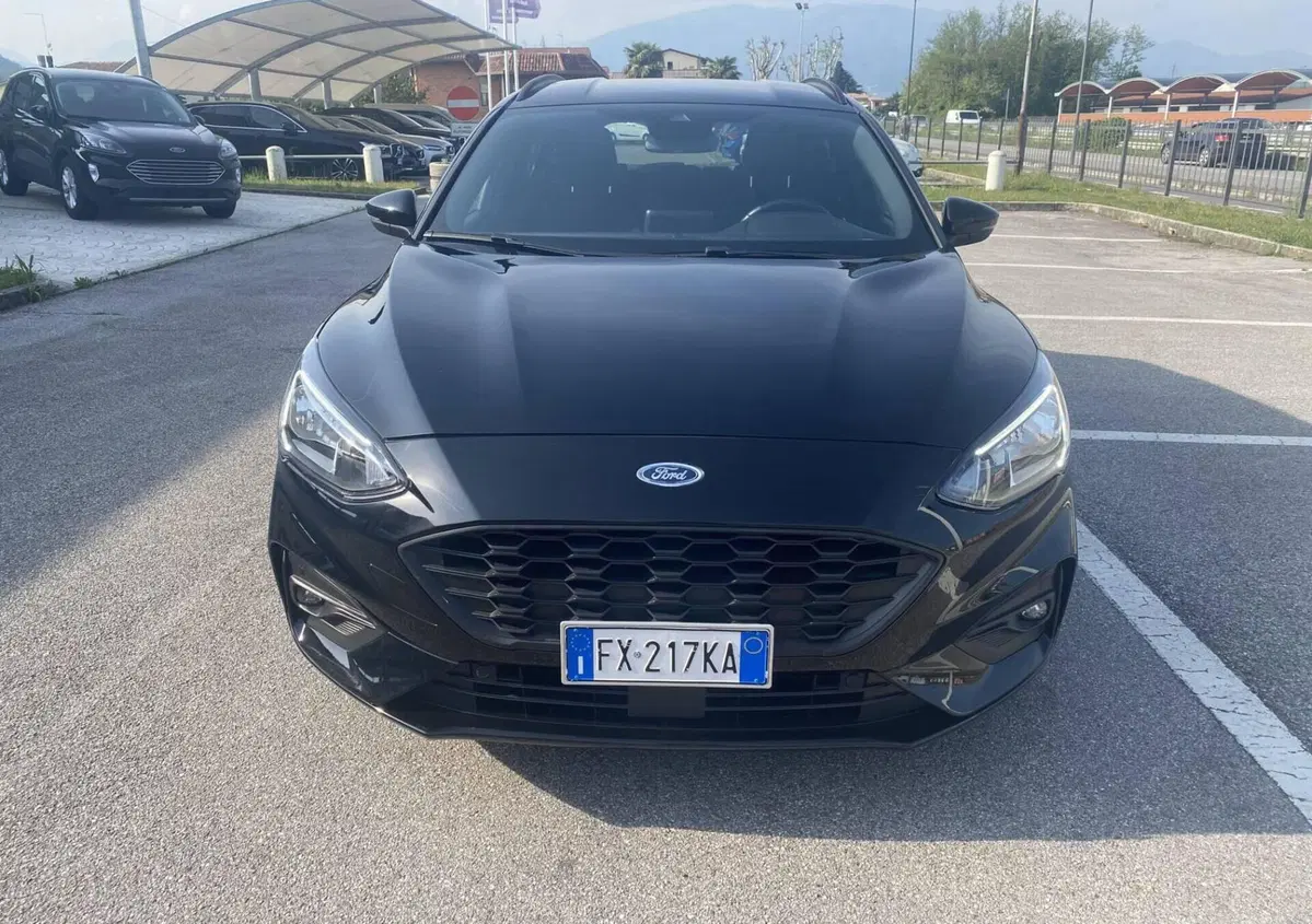 Ford Focus Station Wagon 1.0 EcoBoost 125 CV SW ST-Line (2)