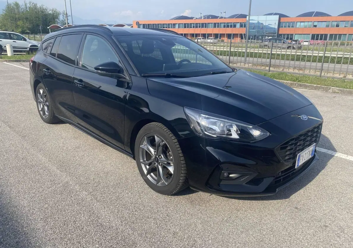 Ford Focus Station Wagon 1.0 EcoBoost 125 CV SW ST-Line (3)