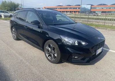 Ford Focus Station Wagon 1.0 EcoBoost 125 CV SW ST-Line (3)