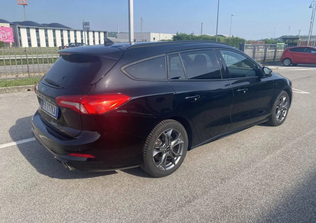 Ford Focus Station Wagon 1.0 EcoBoost 125 CV SW ST-Line (4)