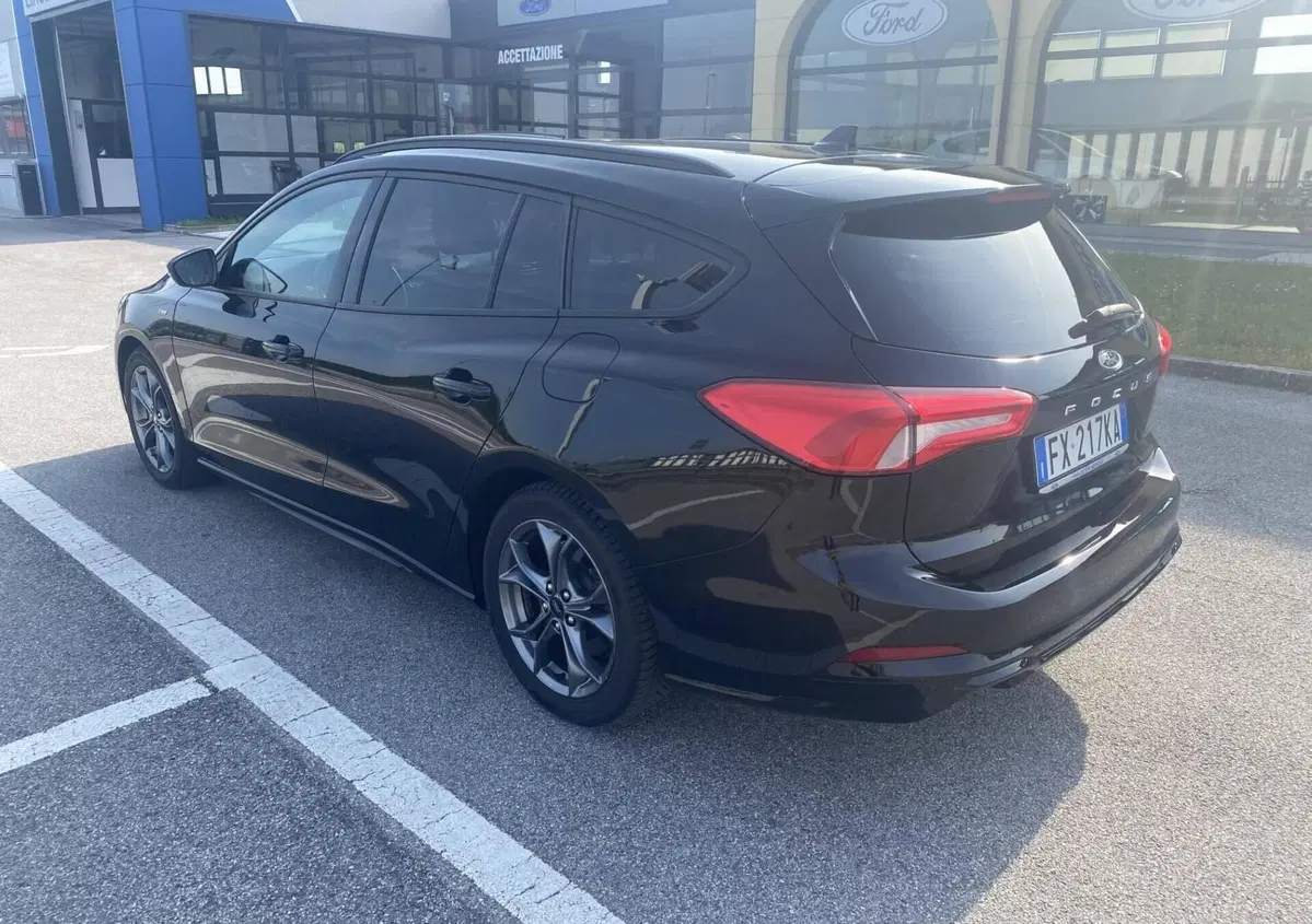 Ford Focus Station Wagon 1.0 EcoBoost 125 CV SW ST-Line (5)