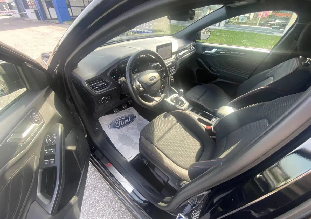 Ford Focus Station Wagon 1.0 EcoBoost 125 CV SW ST-Line (12)