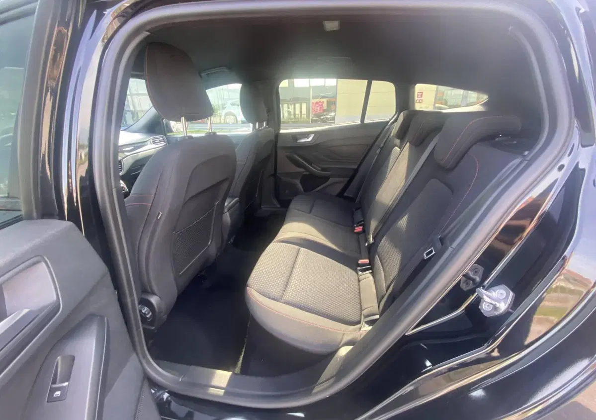 Ford Focus Station Wagon 1.0 EcoBoost 125 CV SW ST-Line (13)
