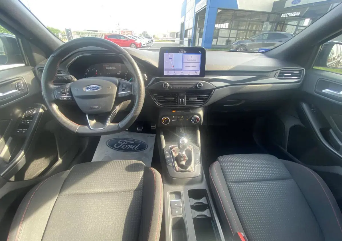 Ford Focus Station Wagon 1.0 EcoBoost 125 CV SW ST-Line (15)