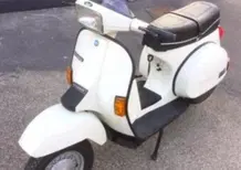 In pellegrinaggio da Milano a Napoli sulla Vespa di Maradona. L'avventura del collezionista