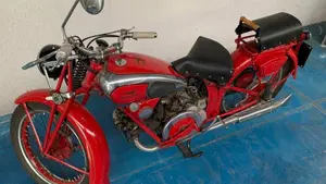 Moto Guzzi   (2)