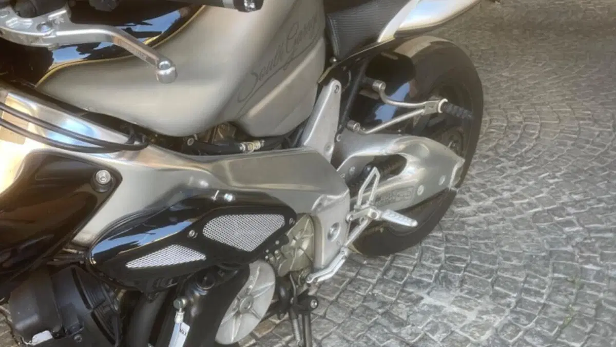 Aprilia RSV 1000 (1998 - 99)  (2)