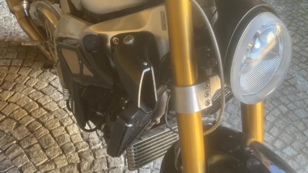 Aprilia RSV 1000 (1998 - 99)  (3)