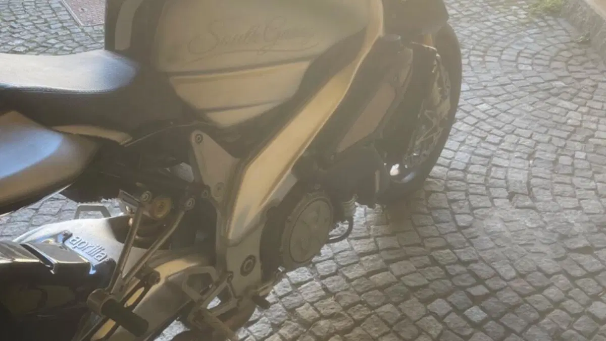 Aprilia RSV 1000 (1998 - 99)  (4)