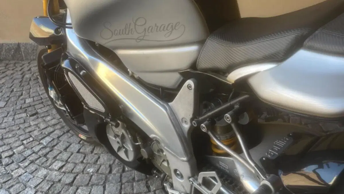 Aprilia RSV 1000 (1998 - 99)  (5)