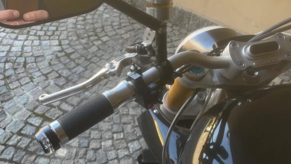 Aprilia RSV 1000 (1998 - 99)  (8)