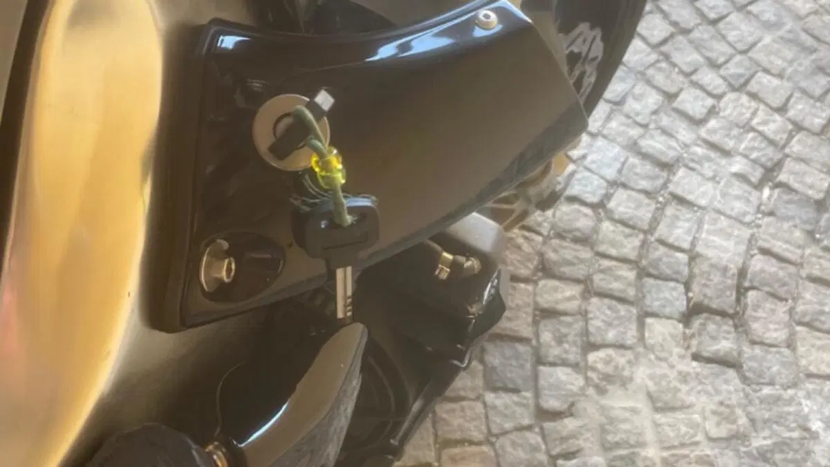 Aprilia RSV 1000 (1998 - 99)  (13)