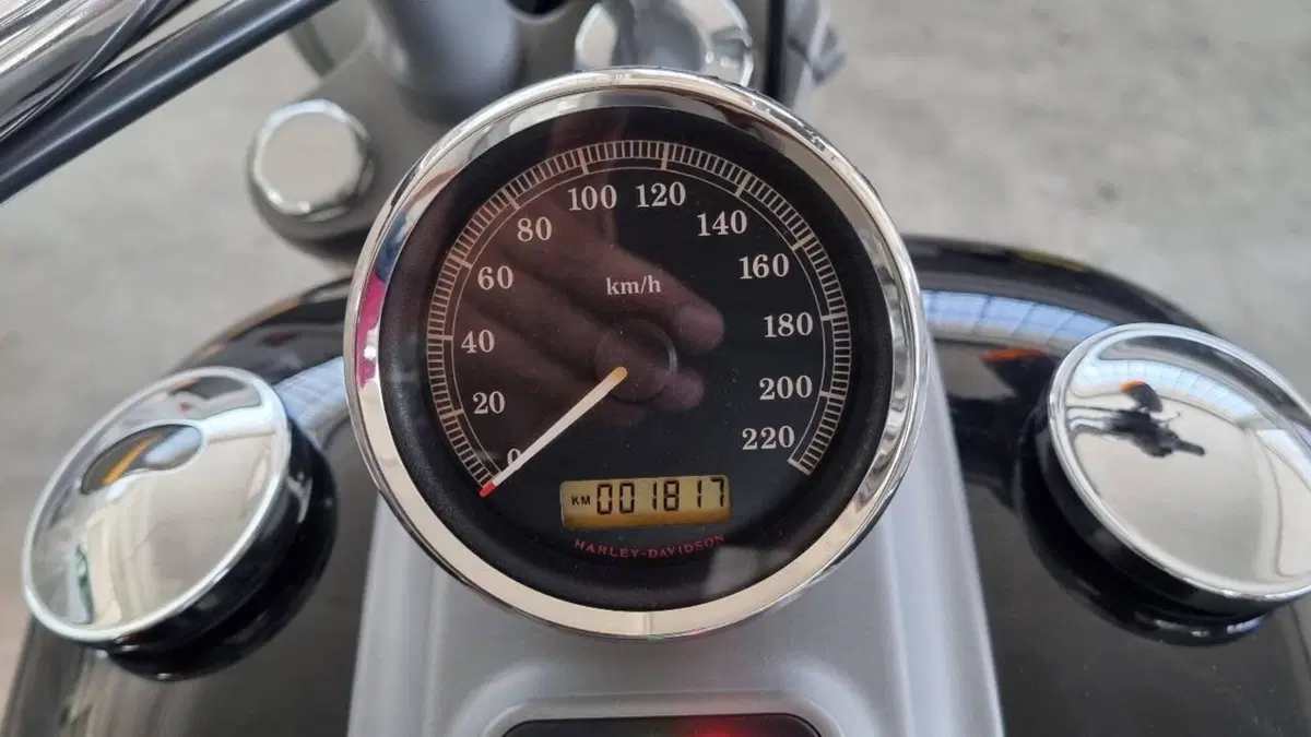 Harley-Davidson 1584 Rocker (2008 - 09) - FXCW  (5)