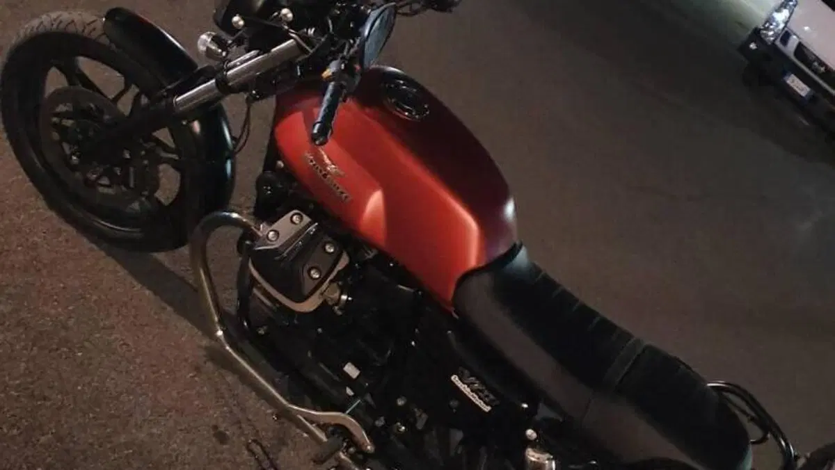 Moto Guzzi V7 II Stone (2015 - 17)  (2)