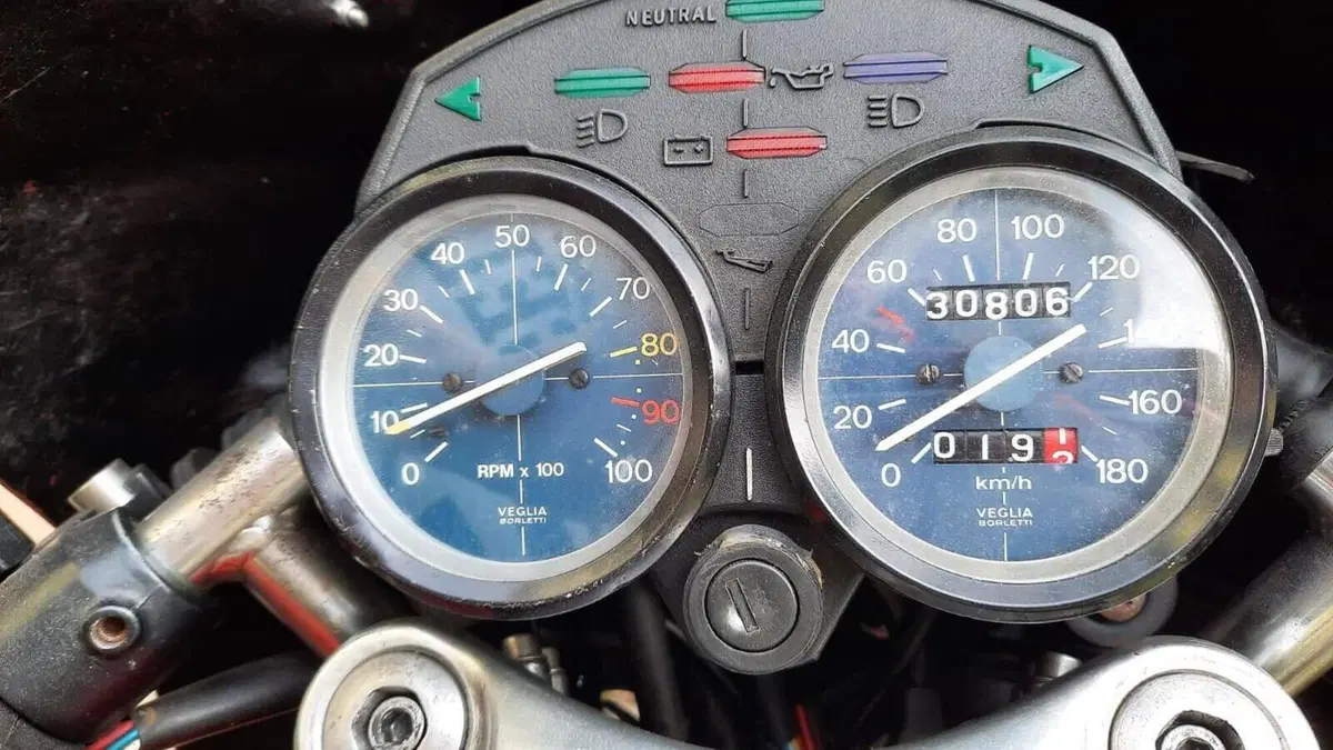 Moto Guzzi   (2)