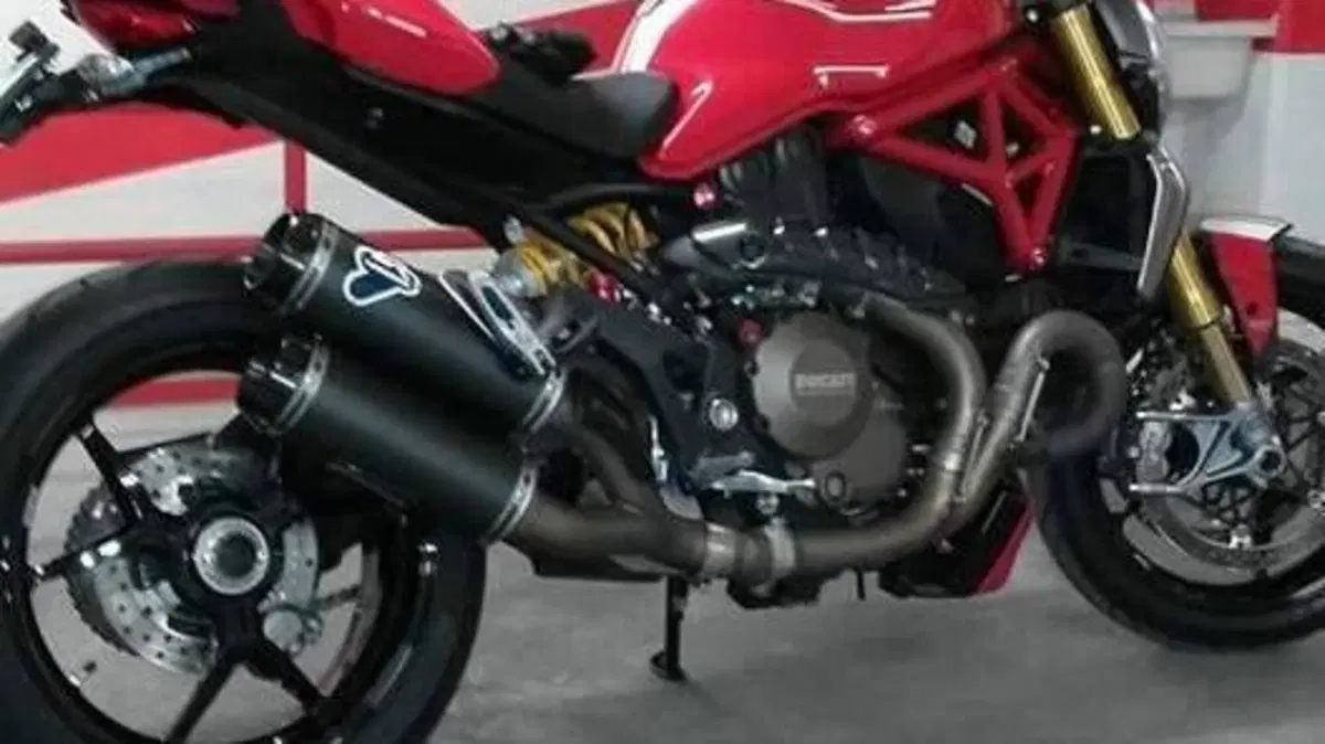 Ducati Monster 1200 S Stripe (2014 - 15)  (4)