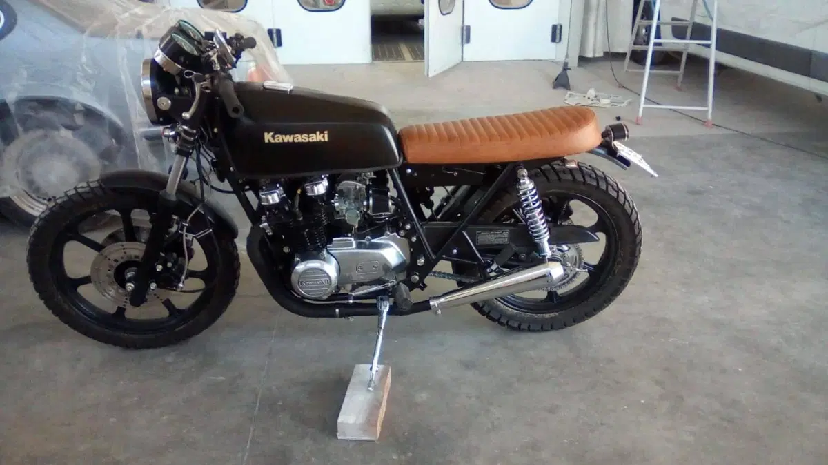 Kawasaki   (2)