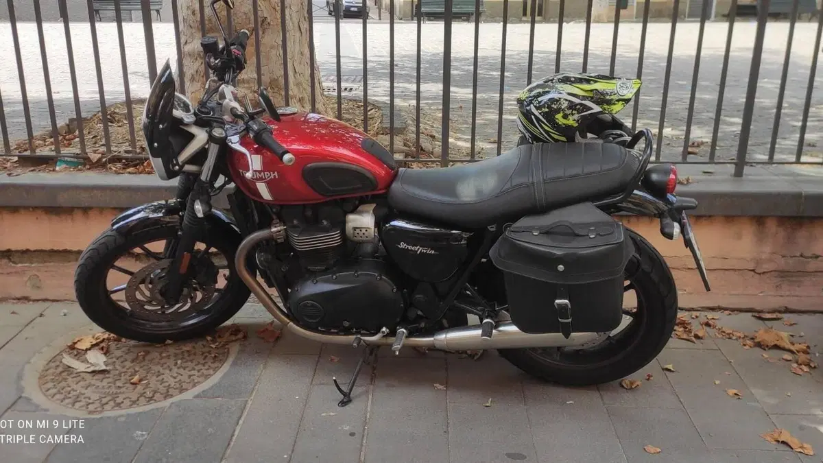 Triumph Street Twin 900 (2017 - 18)  (8)