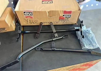 SUPPORTI GIVI HONDA AFRICA TWIN 750 1993 - Annuncio 9244326